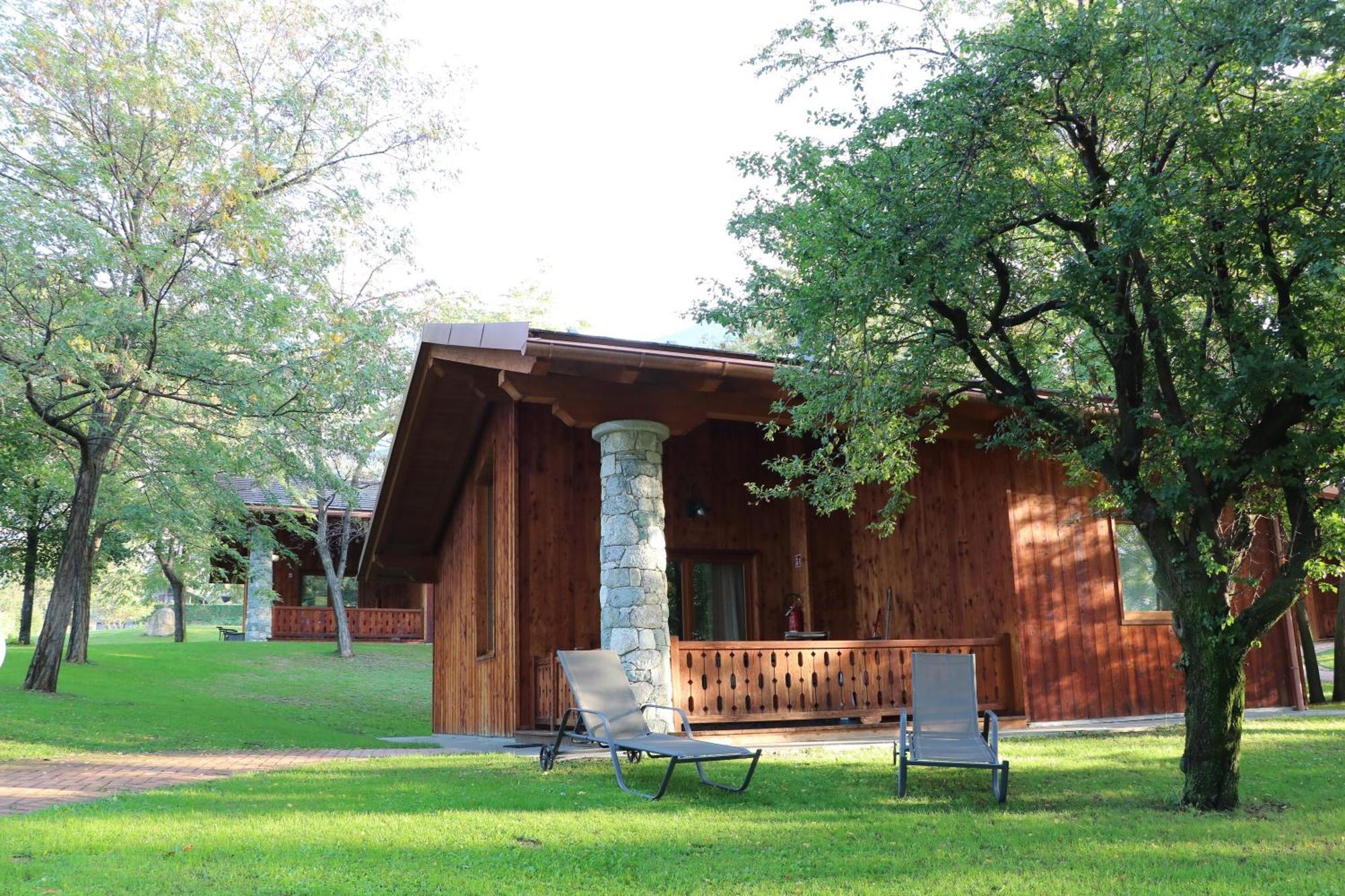 Lazy Bee Camping Village Aosta Bagian luar foto