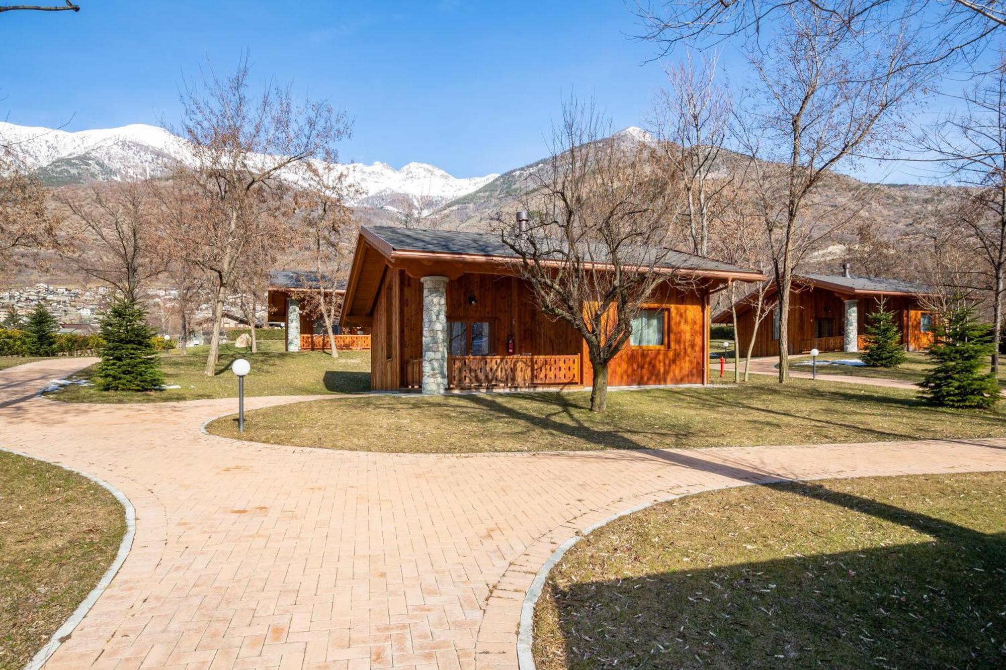 Lazy Bee Camping Village Aosta Bagian luar foto