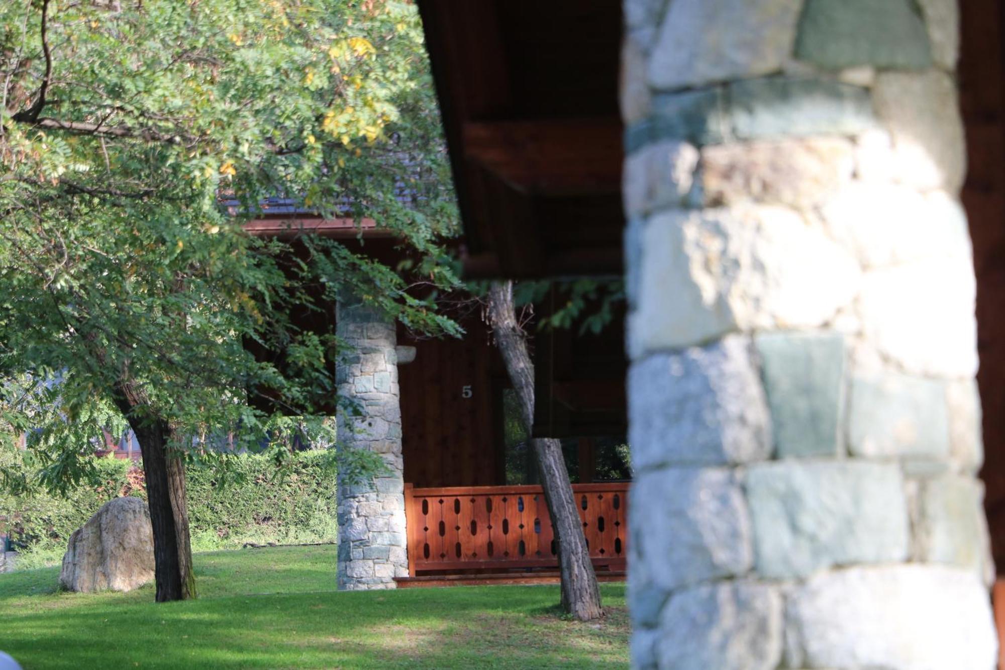 Lazy Bee Camping Village Aosta Bagian luar foto