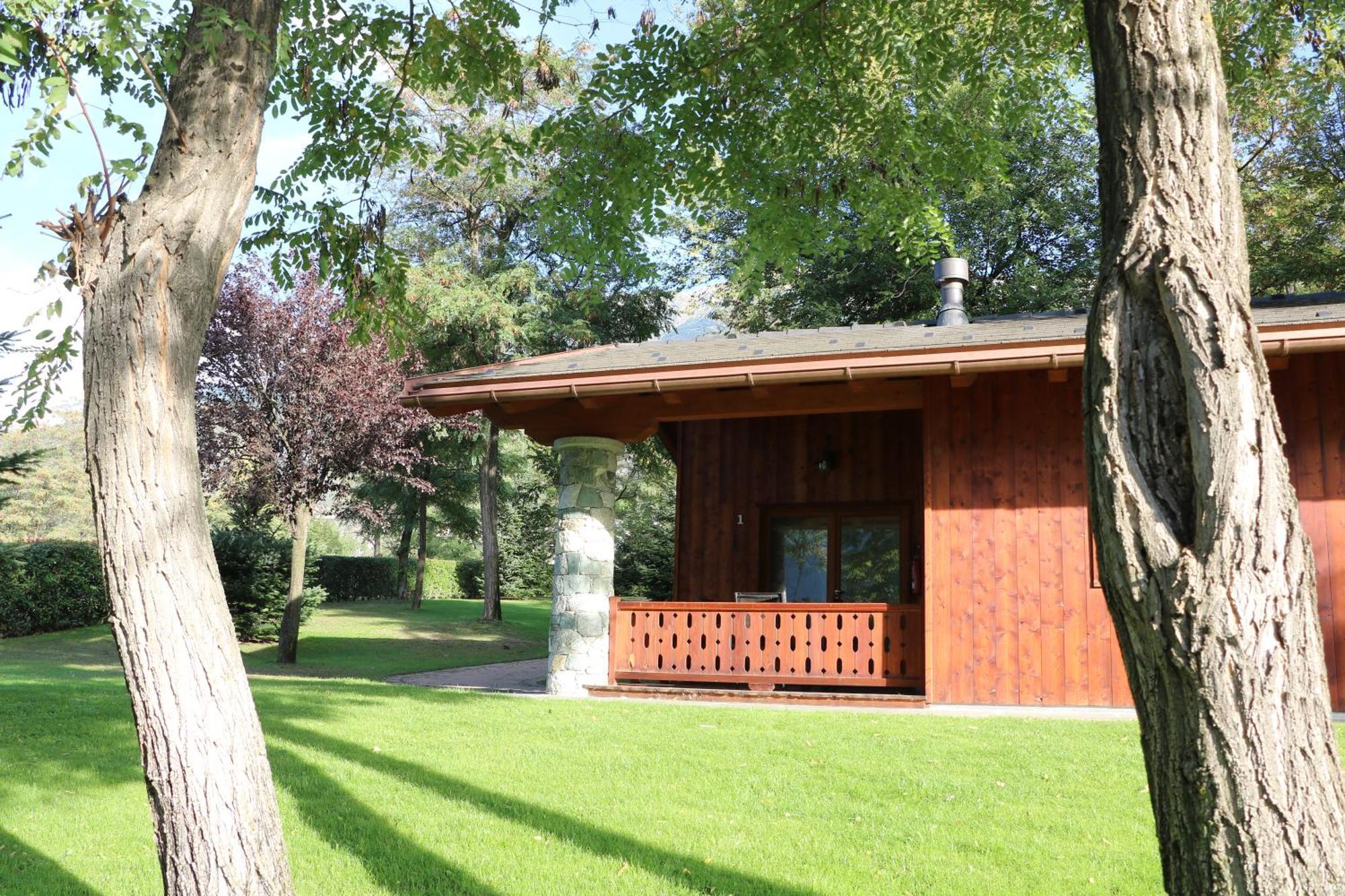Lazy Bee Camping Village Aosta Bagian luar foto