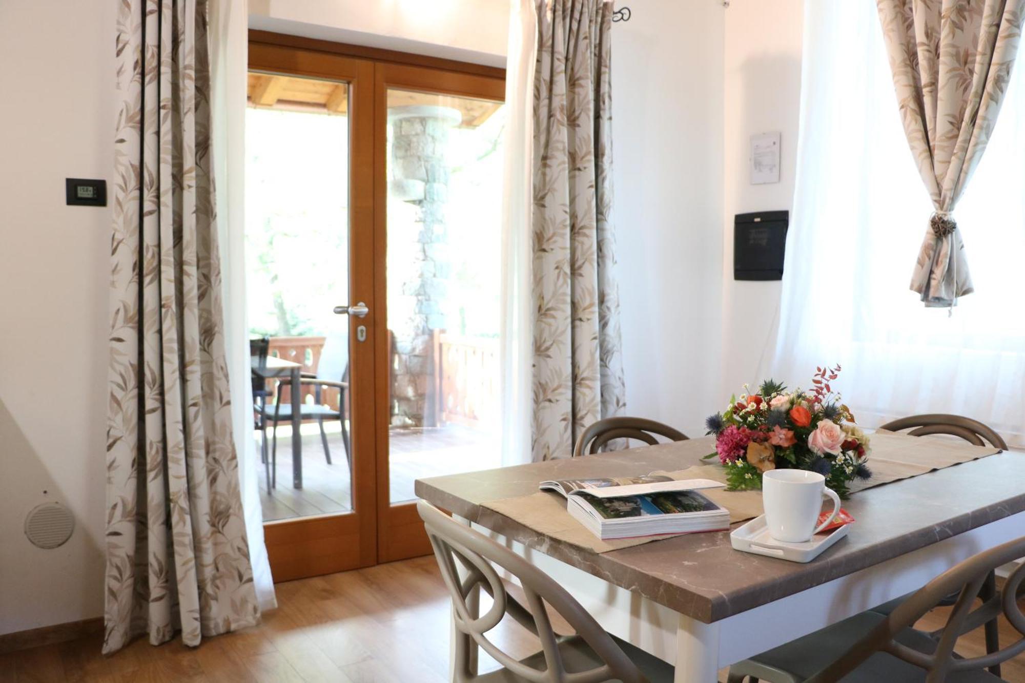 Lazy Bee Camping Village Aosta Bagian luar foto