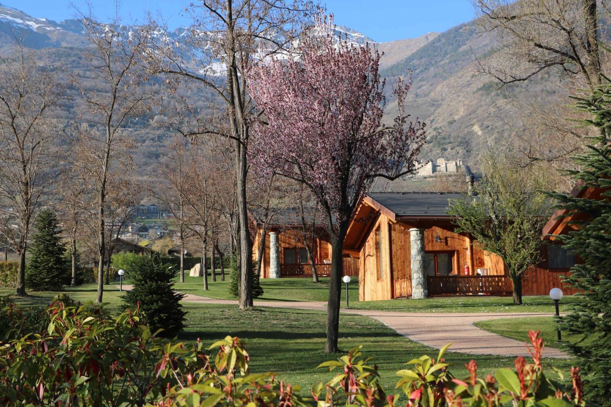 Lazy Bee Camping Village Aosta Bagian luar foto